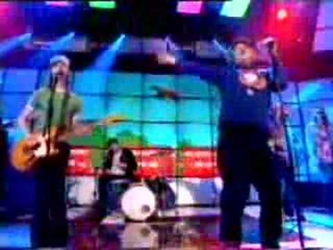 Junior Senior - Move Your Feet(Live) - Top of the Pops 2003