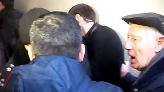 25.02.14 - Сторонники Маркова прорвались к председателю Приморского суда и требуют его освобождения