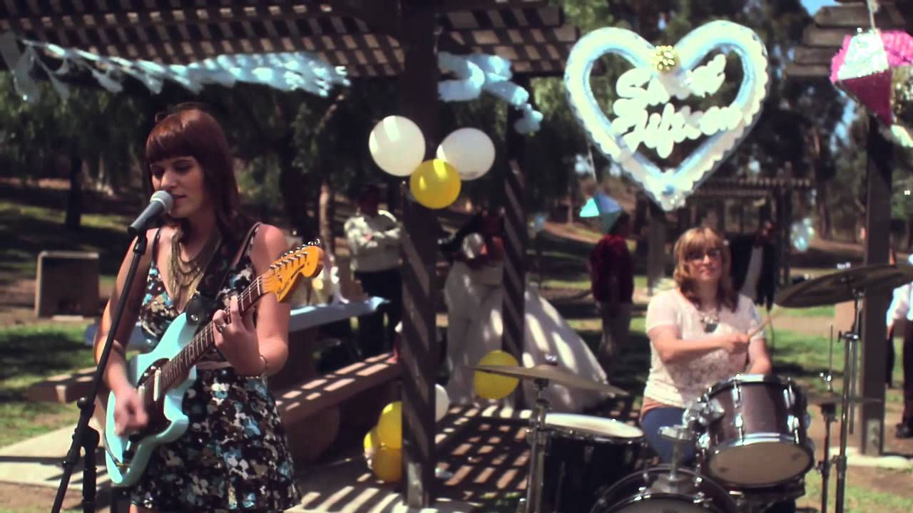 Best Coast - Boyfriend [OFFICIAL VIDEO] - YouTube