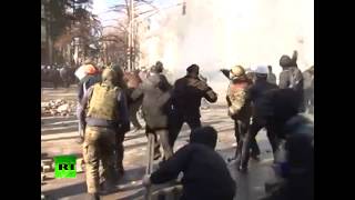 Нападения протестующих на киевских милиционеров