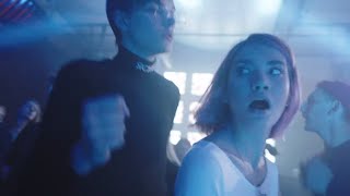 ХЛЕБ - Плачу на техно Скачать клип, смотреть клип, скачать песню