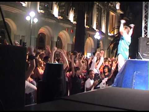 DJ Palou met le feu sur la plus belle avenue du monde!