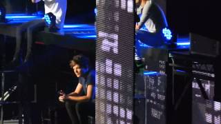 One Direction - Philadelphia 2013 - Liam and Harry being cute/ Little Things