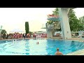 w24 jennifer posch springt im dirndl in den pool