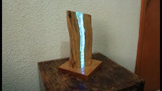 Lámpara de madera y cristal