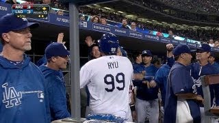 ARI@LAD: Punto's RBI single ties the game at 3