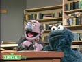 Sesame Street: Cookie Monster In The Library