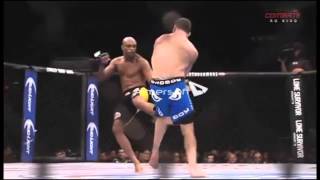 Anderson Silva quebra a perna e perde para Weidman