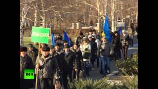 Тысячи людей собрались на митинг в поддержку Януковича в Донецке