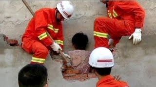 China: wall woman rescued - no comment