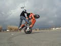 Acrobatii pe motor