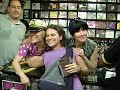 indo ao encontro de dee plakas e donita sparks