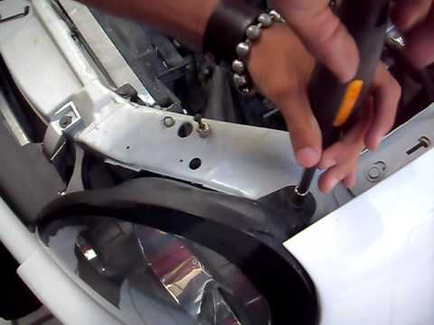 PASO 1 desmontar faro - YouTube PASO 1 desmontar faro - YouTube
