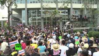 В Бангкоке протестующие захватили офисы основных операторов связи