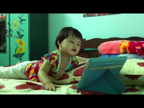 Ruby khoc khi xem Vit con xau xi