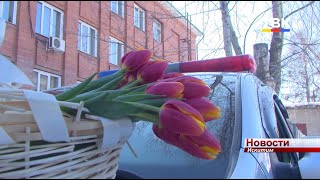 Вместо протокола – букет тюльпанов. Сотрудники ГИБДД поздравили автоледи с наступающим праздником