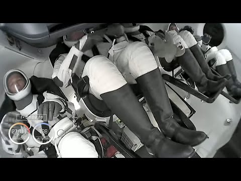 SpaceX飞龙号升空 送NASA宇航员去太空站
