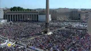 Papa Francesco: "Dio è Vivente ed è misericordioso!"