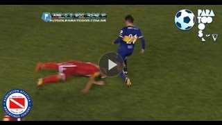 Iñiguez traba con la cabeza.  Argentinos 0 Boca 0. Torneo Inicial 2013. Fecha 8. Fútbol Para Todos.