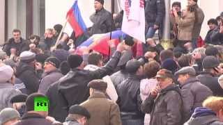 Пророссийские активисты взяли под контроль здание луганской облгосадминистрации