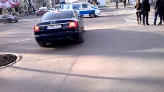 Taxiuri parcate ilegal pe bulevardul central