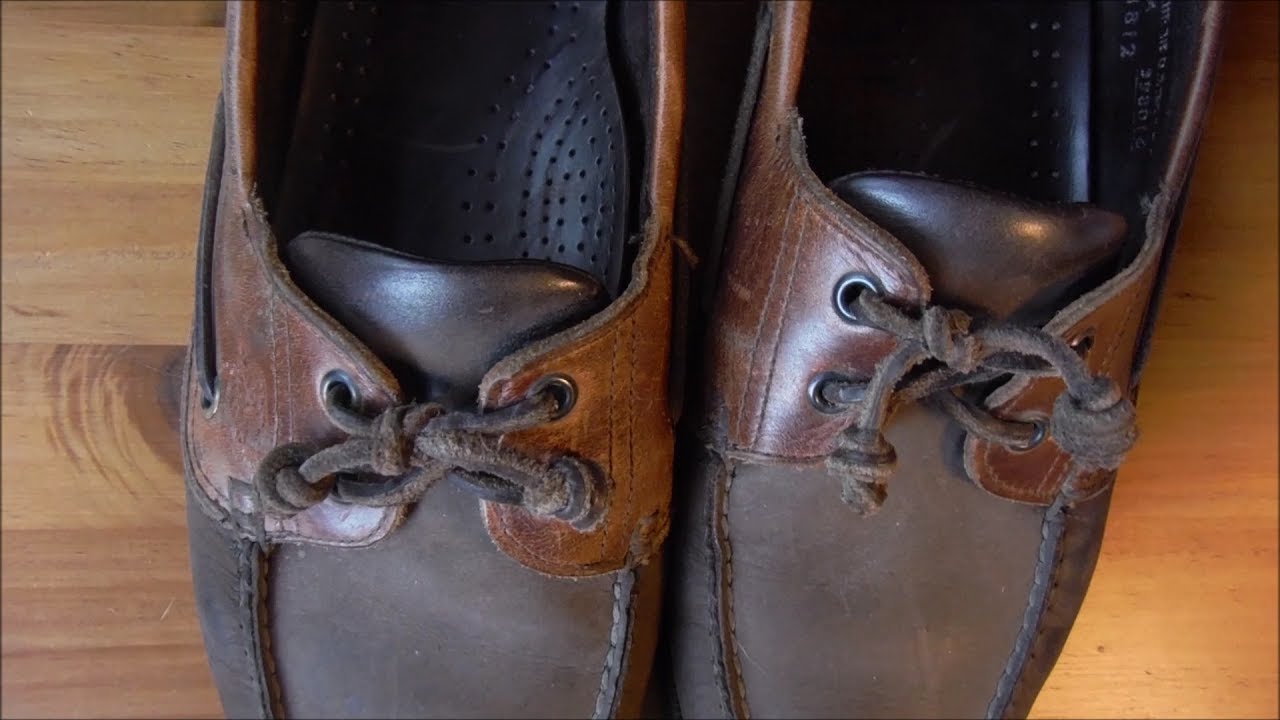 tying sperry shoes