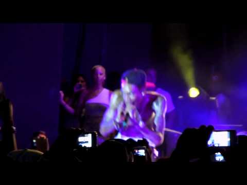 Wiz Khalifa performing "Black and Yellow" at Rolling Papers Tour in Boca