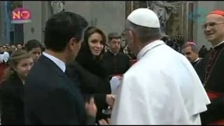 El Papa Francisco No se deja Besar la mano de Angelica Rivera