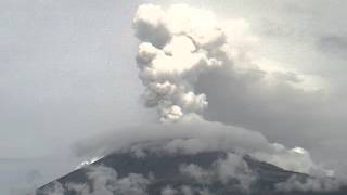 Volcán Popocatépetl 8 de julio 2013 Gran fumarola y nube lenticular