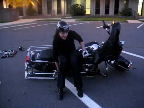 Hình ảnh trong video Hot woman pick's up a 812lb harley-davidson.