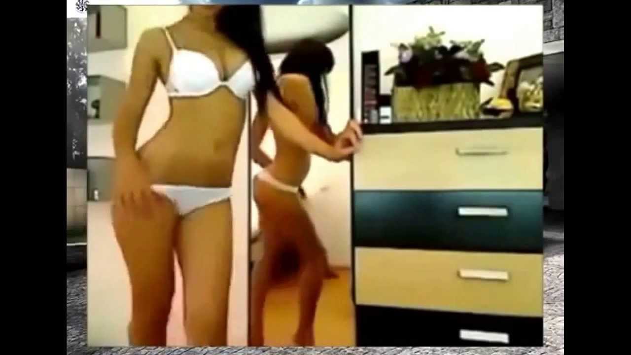 Девушка раздевается перед веб камерой75