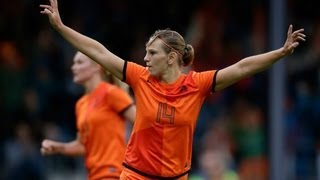 Reportage: Oranjevrouwen zwaaien uit met 3-0 zege 03-07-2013