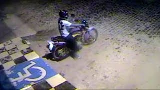 Bandido arromba auto escola e leva até moto