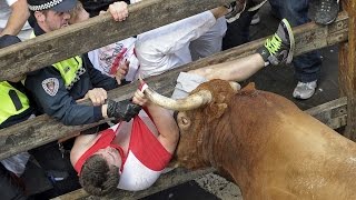 Los Miura dejan dos heridos por asta de toro en el octavo encierro de San Fermín 2014