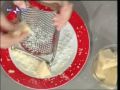 Rotolo di pasta di pane con funghi e pancetta su fonduta di parmigiano