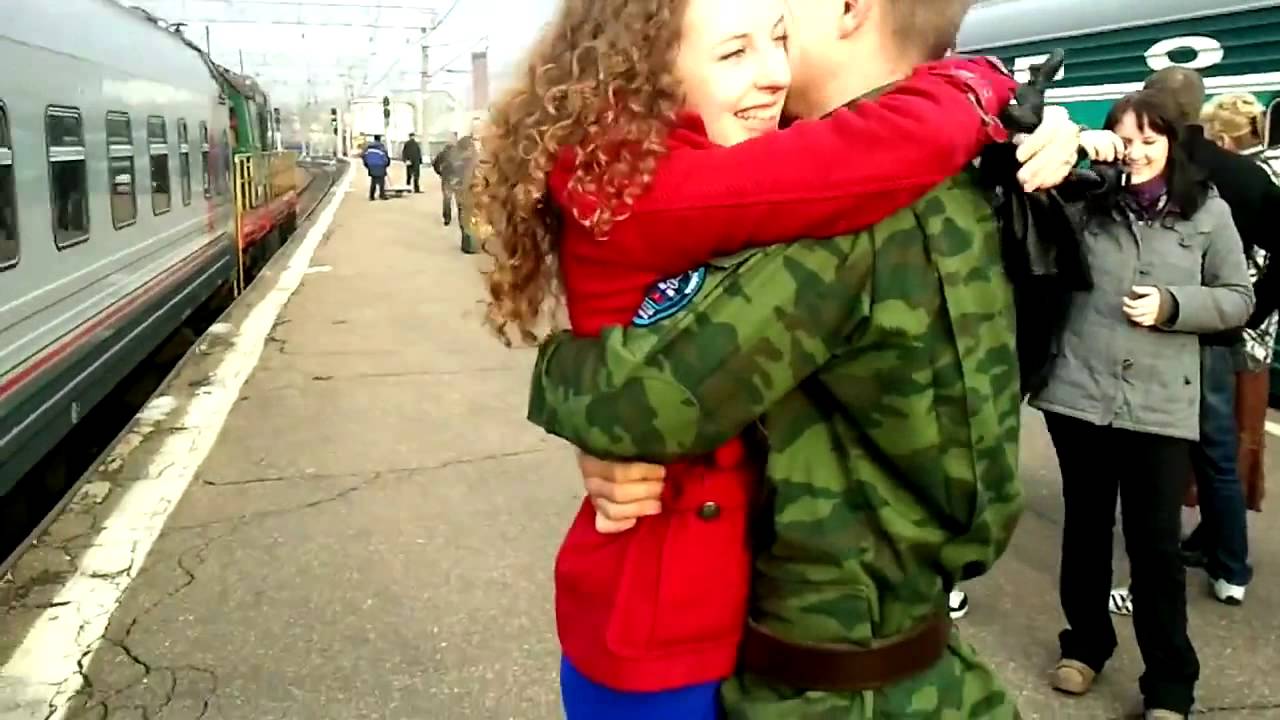 Девушка пришла из армии Девушка пришла из армии