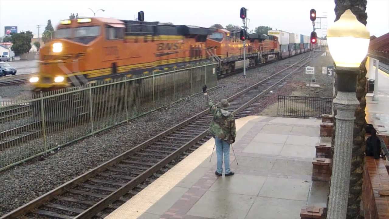 Metrolink Toy Express, BNSF and Amtrak Trains at Fullerton - YouTube