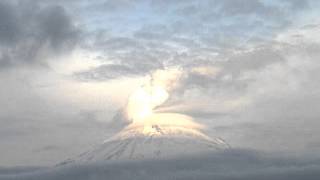 Popocatépetl "dorado". Exhalación 29 de junio 2013. Timelapse 7am