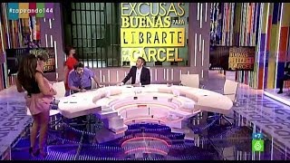 Cristina Pedroche le enseña las bragas a Frank Blanco en Zapeando