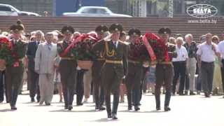Рапота принял участие в возложении цветов на площади Победы в Витебске
