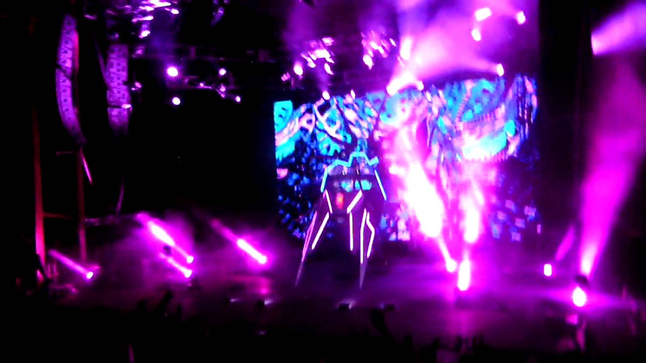 Skrillex goin hard! Red rocks 2012 Denver Colorado 8-9-2012 - YouTube