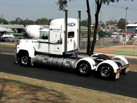 V8+Mack+Superliner Mack V8 Superliner V8 Valueliner Mack Muster Gatton 2011 - YouTube