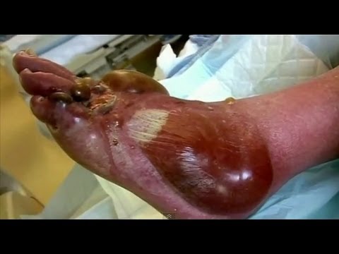 Nasty Chick Gets Trimmed Puss Nai...