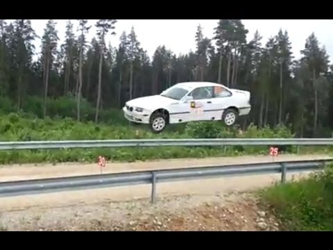 BMW E36 mit 6-Zylindern hebt ab