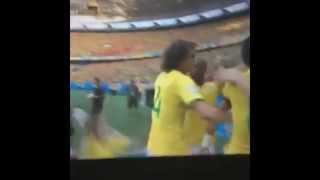 Neymar Cai Em Comemoração - Neymar's slip