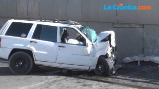 Muere mujer en choque contra un puente