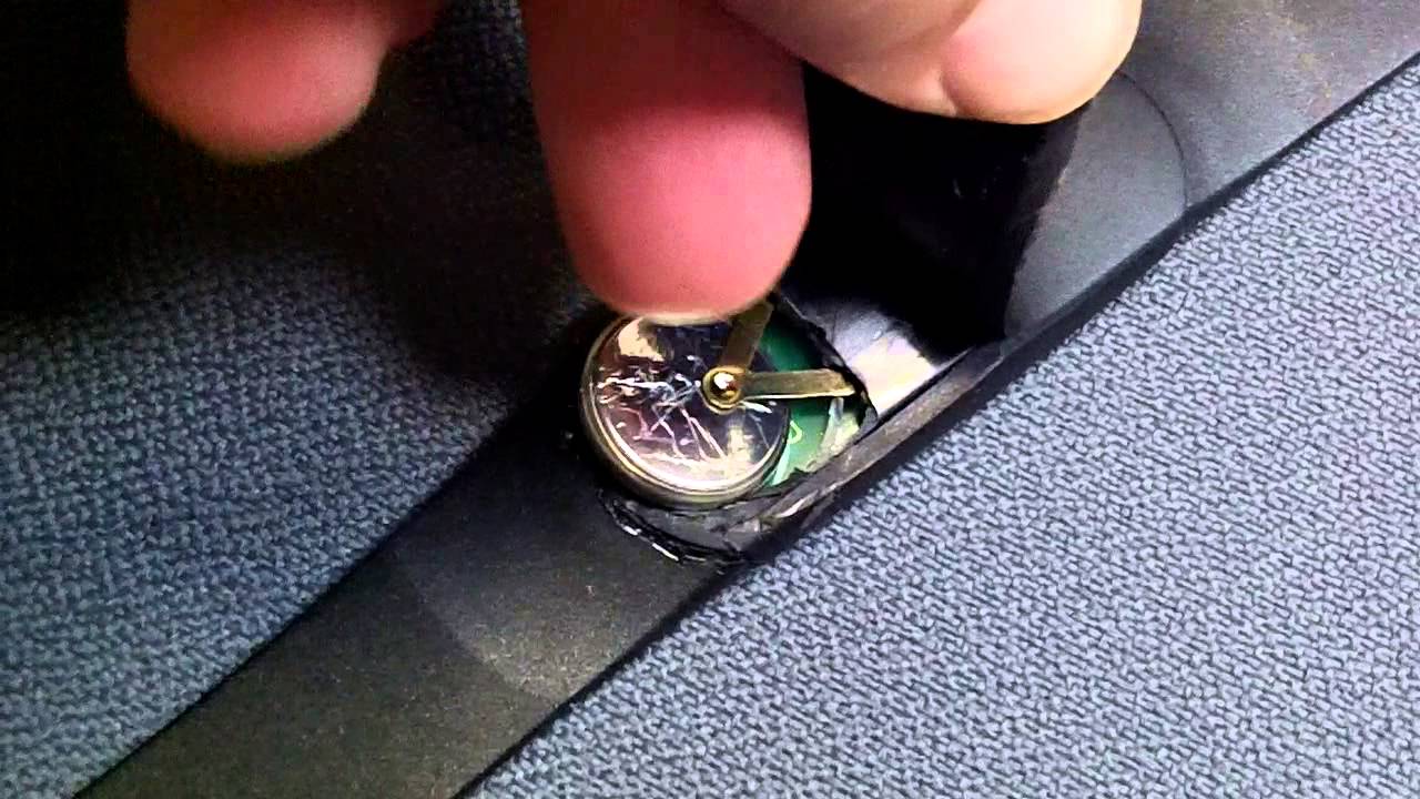 How to replace a Polar T31 chest transmitter battery - YouTube