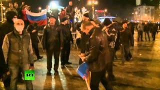 Столкновения между участниками митингов в поддержку и против России в Донецке