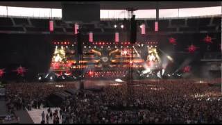 L'arrivée sur scène de Muse au Stade de France en 2013