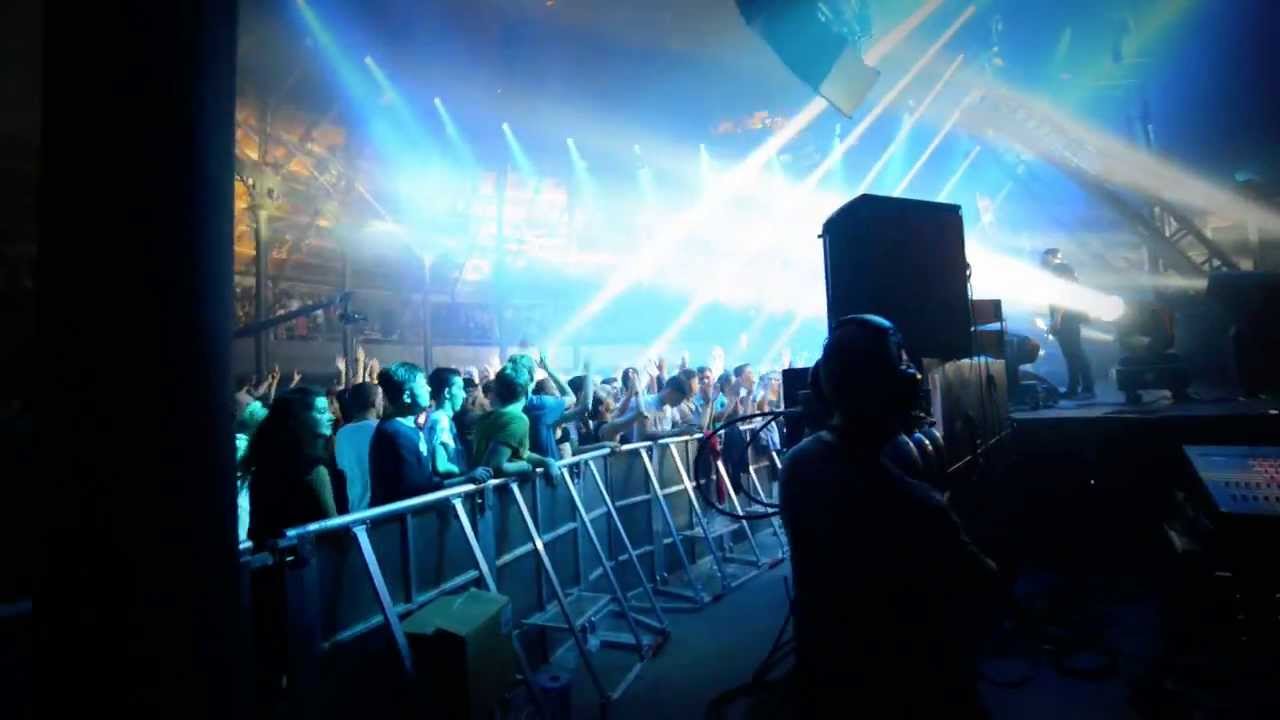 Sub Focus - Tidal Wave (live at Roundhouse, London 19/10/13) - YouTube